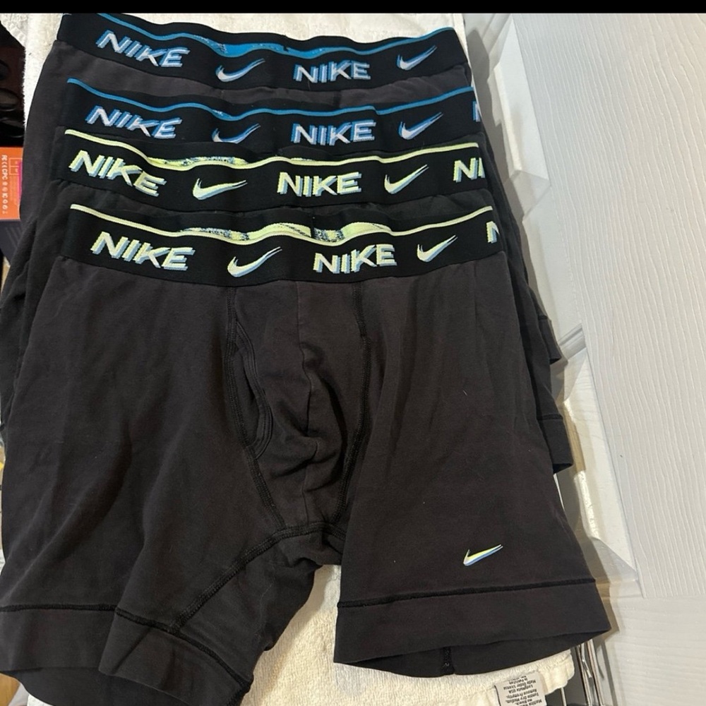 4 pair Nike boxer briefs